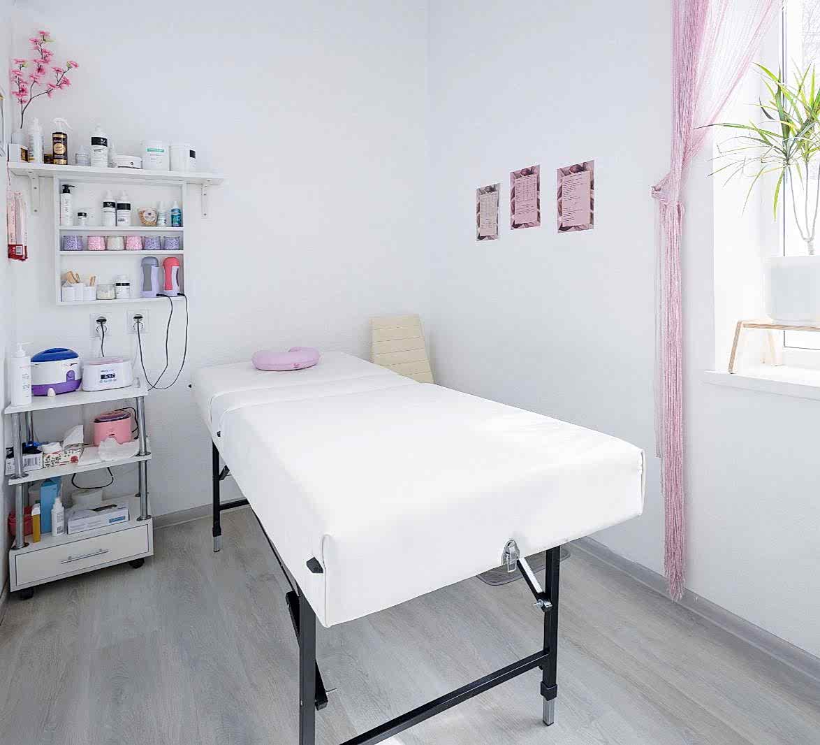 Интерьер студии депиляции